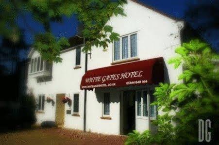White Gates Hotel Binfield Exterior photo